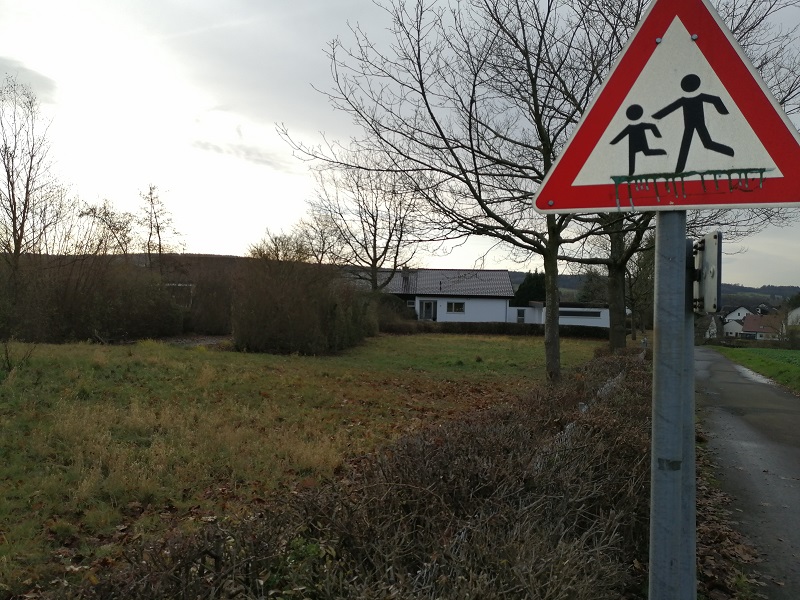 Nicht mehr als Spielplatz zu erkennen ist das Areal "Auf dem Eichelchen". Es wurde im Jahr 2006 stillgelegt. (Foto: hak)