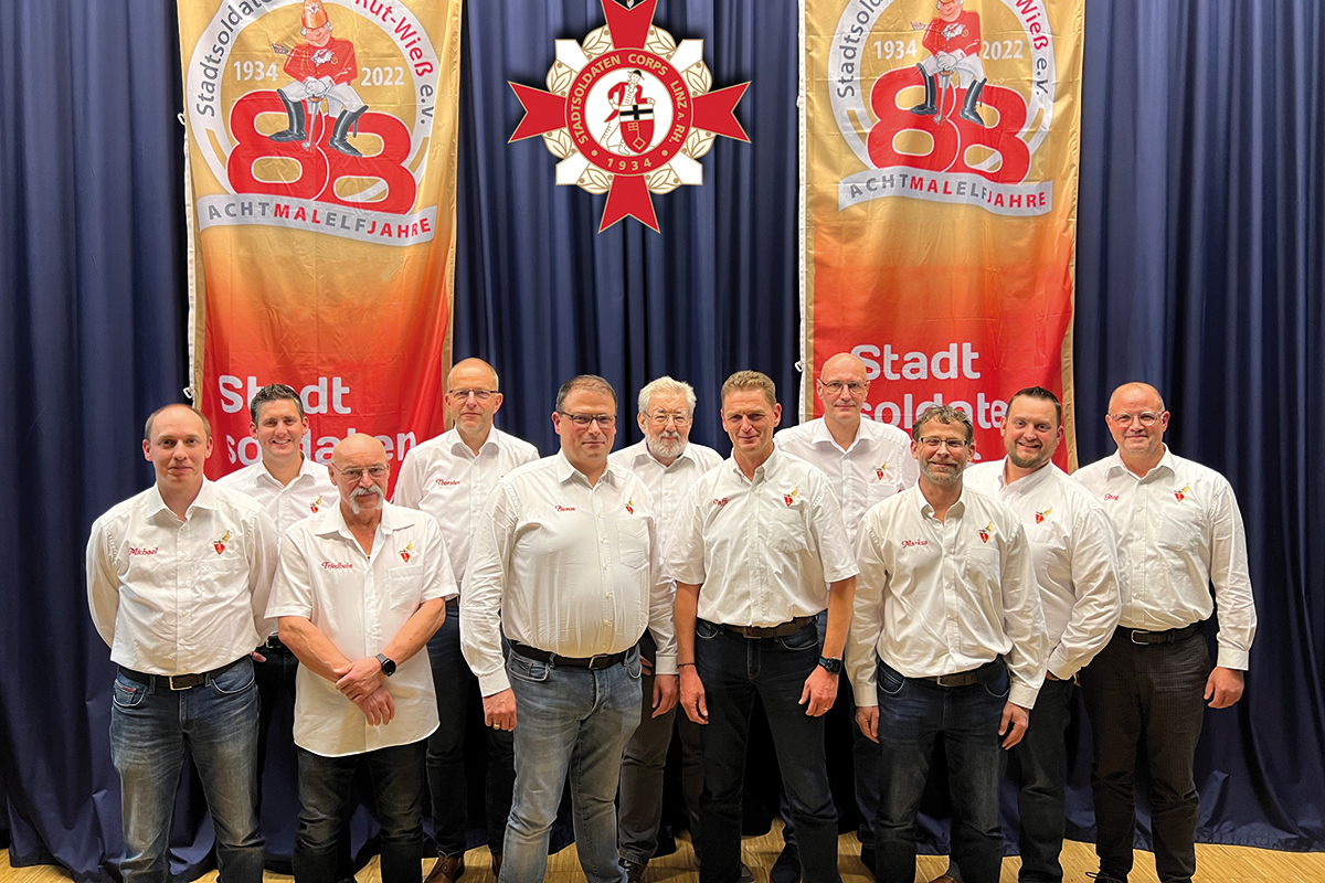 Von links: Der neue Vorstand - Michael Westhofen, Stefan Unkel, Friedhelm Trapp, Thorsten Brandt, Michael Degen, Bert Gaebler, Markus Paffhausen, Michael Buch, Markus Mollberg, Andreas Salz, Jrg Kahlert. Dominik Wilsberg und Dennis Wester fehlen auf dem Foto. Foto: privat