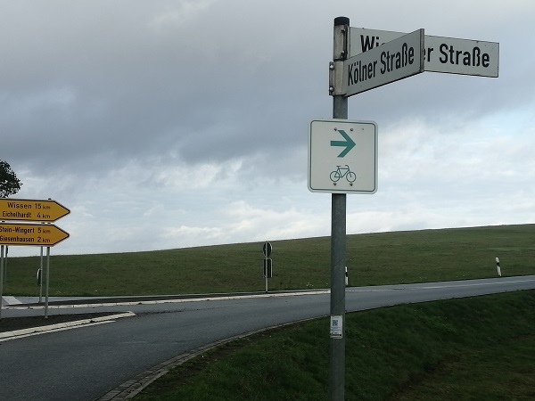 Noch eine freie Flche: In der Nhe der Kreuzung der B 414 mit der L 290 bei Bahnhof Ingelbach knnte der Krankenhausneubau entstehen. Fr die Altenkirchener Politik ist diese Variante die beste. (Foto: hak)