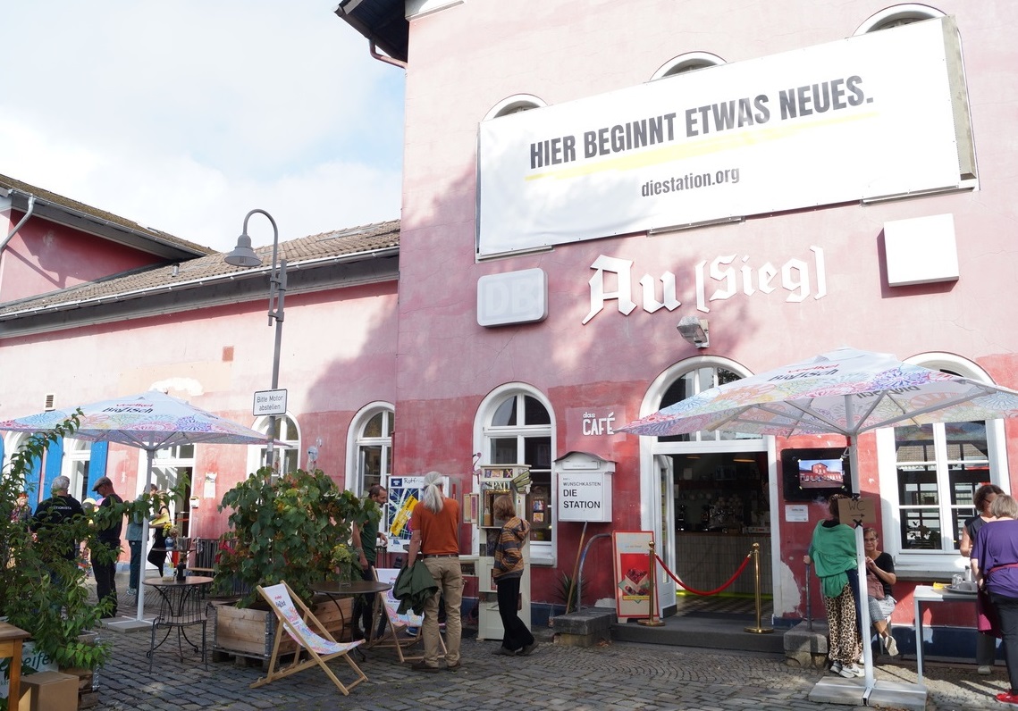 Am 12. und 13. September wird gefeiert am Bahnhof Au (Sieg). (Fotos: rm)