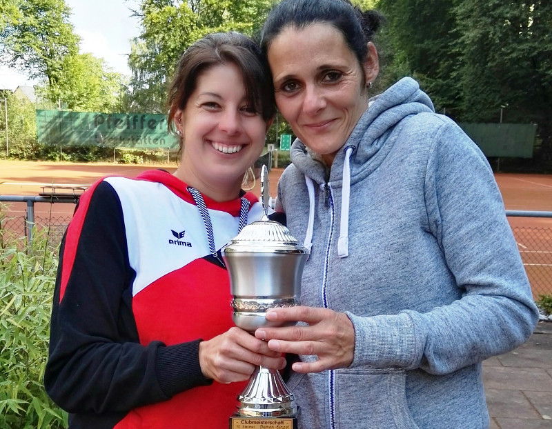 Nadine Hachenberg (links) und Natanja Neitzert  konnten sich im letzten Jahr im Damendoppel als Siegerinnen feiern lassen. Foto: TC Steimel
