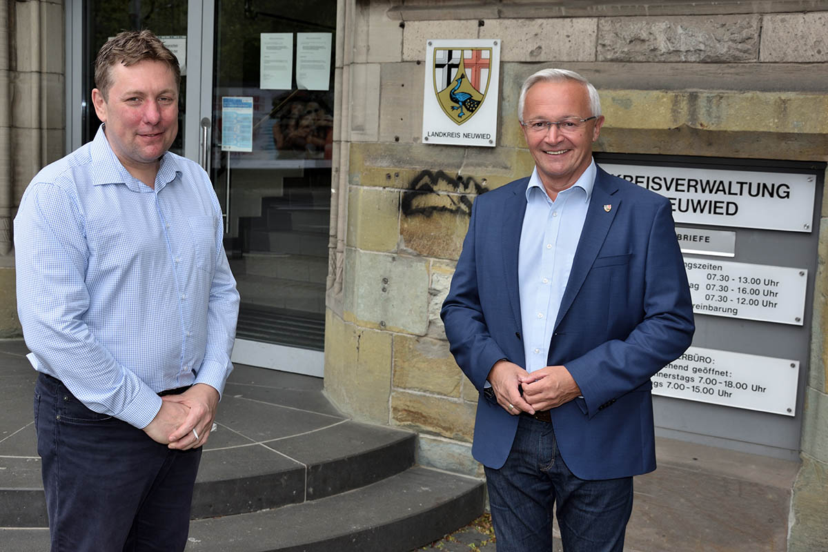 Achim Hallerbach begrte Ulf Steffenfauseweh im Kreishaus zum Dienstantritt. Foto: Kreisverwaltung