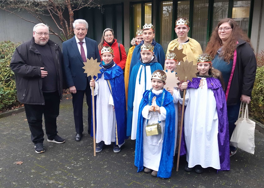 Sternsinger bringen Segen ins Altenkirchener Rathaus