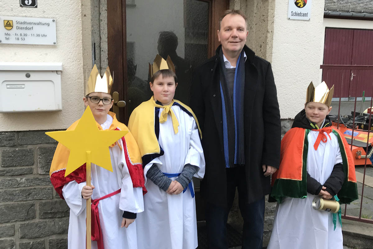 Sternsinger besuchten die Stadtverwaltung Dierdorf