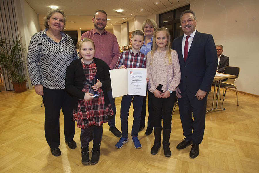 Sie nahmen in Vertretung fr ihre Schule den Preis entgegen. Foto: Wolfgang Tischler