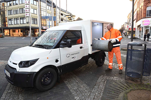 Der Streetscooter Work soll nach dem Willen der SBN auch dauerhaft in Innenstadt und Ortsteilen zum Leeren der Abfallbehlter eingesetzt werden. Foto: SBN
