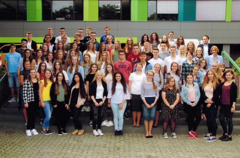 Die Jahrgangsstufe 13 des Kopernikus Gymnasiums Wissen. (Foto: Schule)