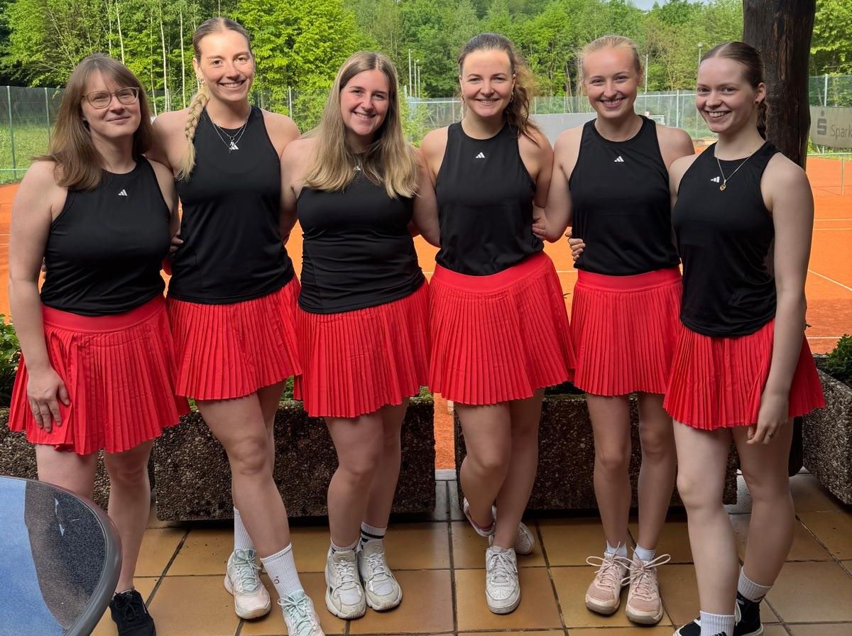 Flammersfelder Tennis-Damen freuen sich ber verlustpunktfreie Saison und Aufstieg