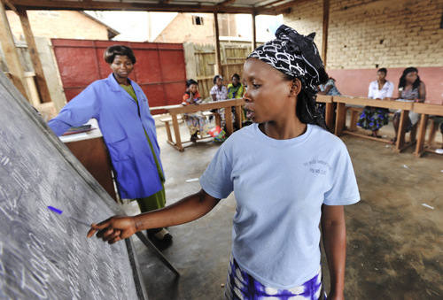 Im Ost-Kongo untersttzt Brot fr die Welt - Evangelischer Entwicklungsdienst zahlreiche Projekte zur Ausbildung von Lehrern, rzten, Handwerkern, Landwirten und Ingenieuren. (Foto: Thomas Einberger/Brot fr die Welt)