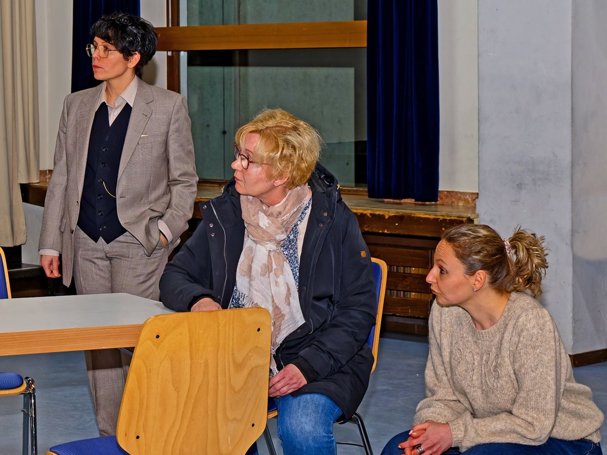 Die theatermacher Hachenburg bringen mit "Ein Inspektor kommt" ein St�ck auf die B�hne, das nichts an Aktualit�t verloren hat. (Foto: Veranstalter)