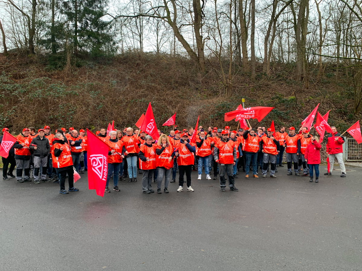 IG Metall Betzdorf: Warnstreik bei Firma Kyocera AVX Components GmbH
(Fotos: Jennifer Patt)