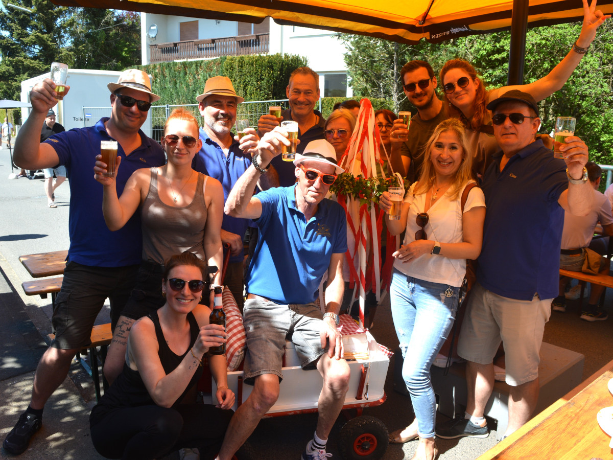 Vlkerwanderung nach Goddert - Das "Brunnenfest" lockte viele Besucher 