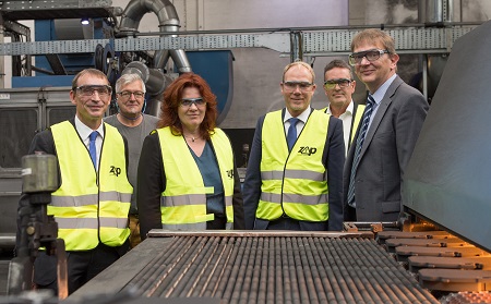 Bundestagsabgeordnete Sandra Weeser (FDP) traf am 13. August Vertreter der chemischen Industrie bei TMD Friction in Hamm/Sieg. (Foto: Chemieverbnde Rheinland-Pfalz)