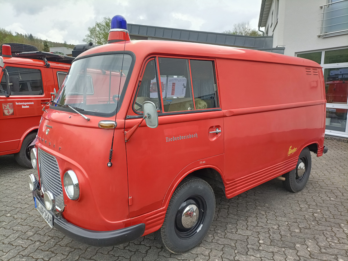 Feuerwehr Niederdreisbach lutete mit Schaubung ihr 100-jhriges Jubilum ein