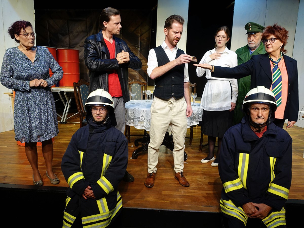 Das Ensemble des Amateurtheaters freut sich auf viele Gäste. (Foto: Uwe Schaa)