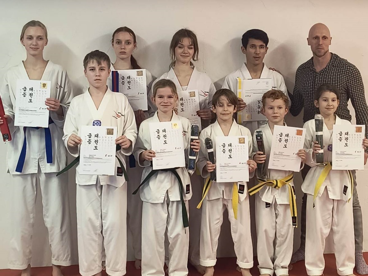 Einige Athleten k�nnen sich �ber neue Graduierungen freuen. (Foto: Veranstalter)