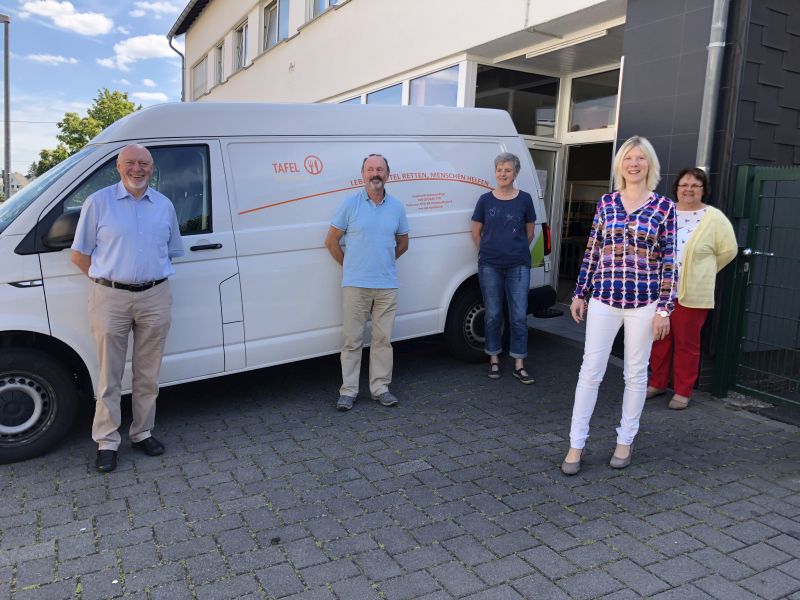 Landtagsabgeordnete Jenny Gro bei der Tafel Westerwald 