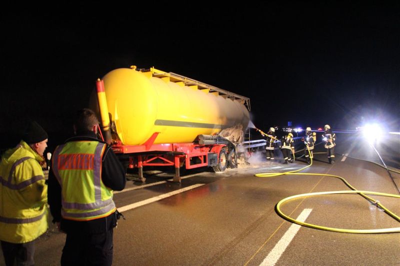 Brennender Tanklastzug. Foto: Autobahnpolizei