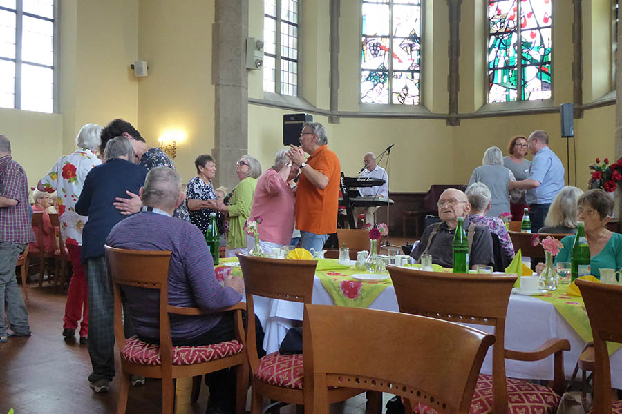 Die Tanzflche war sehr gut besucht in der Senioren-Residenz Sankt Antonius. Fotos: privat