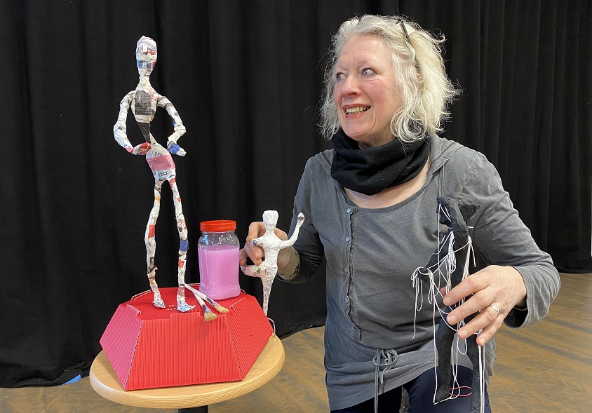 Gudrun Denker und Skulpturen aus Draht und Papier (Technikmuseum Freudenberg)