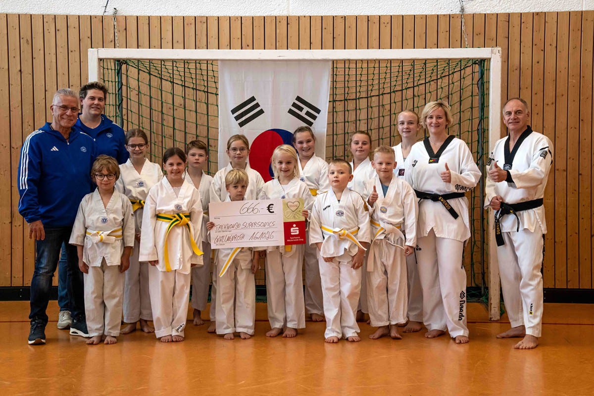 F�rderverein unterst�tzt Taekwondo Supersonics mit Spende