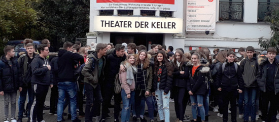 Die Hammer Neuntklssler besuchten das Theaterstck Tschick in Kln. (Foto: IGS Hamm) 