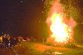 Riesiges Osterfeuer tauchte Rckeroth in gleiendes Licht
