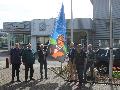 Neue Fahnen fürs Raiffeisenland - die neue Fahne wurde in Puderbach vorm Rathaus gehisst