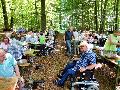 Senioren freuen sich auf Spaziergang und Wald-Caf 