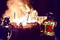 N�chtlicher Wohnwagenbrand in Datzeroth fordert Feuerwehr heraus