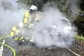 Pkw ger�t auf der L 281 in H�he Steinebacher Forsthaus in Brand
