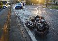 Unfall auf der B42-Ausfahrt Bendorf: Motorradfahrer kommt ins Rutschen und verletzt sich schwer