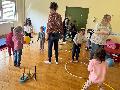 Integrative Bewegung: Kita-Kinder und Senioren gemeinsam aktiv