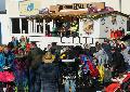 "Happy mit Konfetti" beim Rosenmontagsumzug der Kita in Birken-Honigsessen