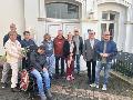 Gedenken an Justus Kr�mer: Stolperstein in Kirchen gereinigt