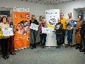6.000 Euro Spenden aus "Christmas with Friends" wurden in Siegen �bergeben 