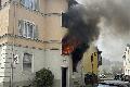 Feuerwehr rettet fnf Menschen aus brennendem Mehrfamilienhaus