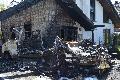 AKTUALISIERT - Wohnhaus und Wohnmobil brannten in Herschbach: Zwei Personen zum Teil schwer verletzt