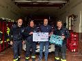 Gro�z�gige Spende f�r die Feuerwehr Stahlhofen am Wiesensee