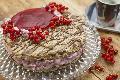 Westerwlder Rezepte: Johannisbeer-Frischkse-Torte mit Mandel-Knusperboden