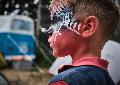 Spiderman klettert in die Kinderabteilung des DRK Krankenhauses Kirchen