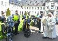 Mit Gottes Segen auf die Strae: Pater Ignatius segnete in der Abtei Marienstatt Motorrder und ihre Fahrer