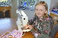 Zehnjährige Lilith Held aus Hellenhahn-Schellenberg hilft Masken nähen