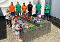 Luckenbacher Kindergartenkinder freuen sich ber eine neue Matschkche