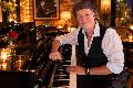 Manfred D�llberg spielt Udo J�rgens f�r den guten Zweck