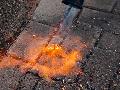 Unkrautbeseitigung endet in Heckenbrand - Warnung der Polizei