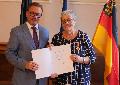 Für ehrenamtliches Engagement: Beate Dietl aus Neuwied erhält Verdienstmedaille des Landes