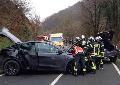 Schwerer Unfall auf der L255 bei Niederbreitbach: Zwei Autos krachen frontal ineinander
