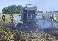 Krümmel: Feuerwehr musste brennende Heuballenmaschine löschen