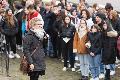 Shoa-Gedenkfeier in Höhr-Grenzhausen: 100 Jugendliche erinnern an das Grauen 